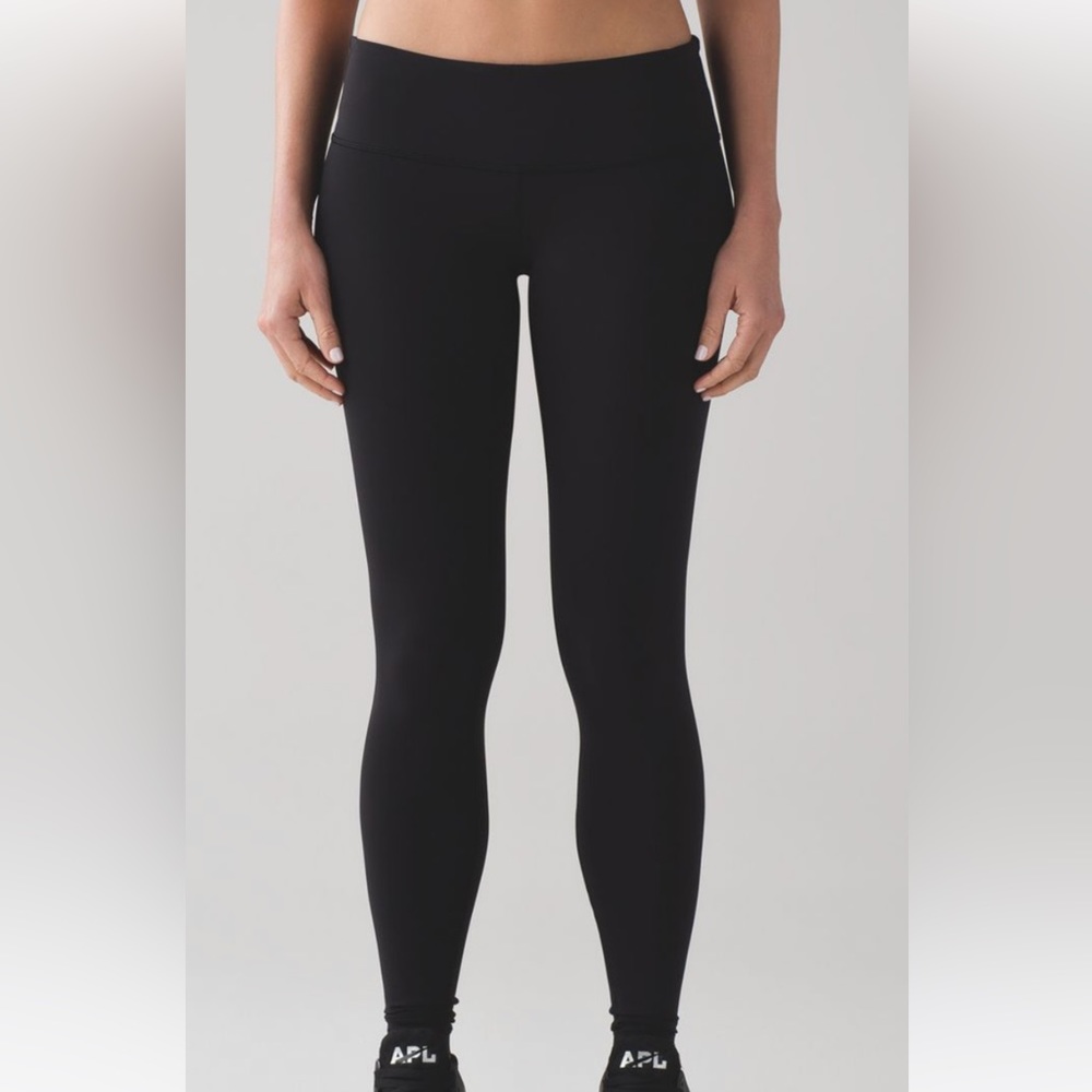 Mid rise Lululemon leggings Wunder Under